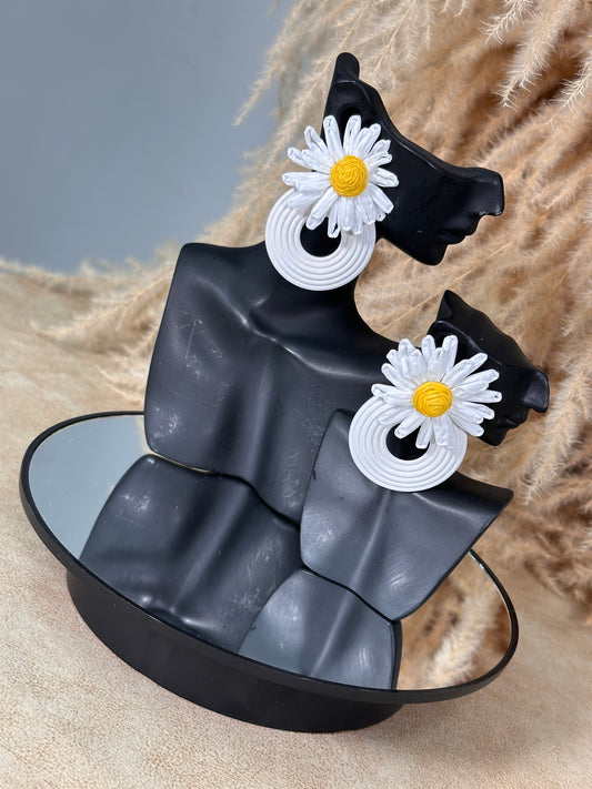 Chasing Daisies Earring